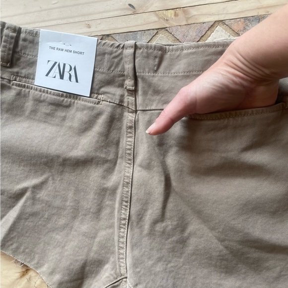 Zara NWT High Waisted ‘The Raw Hem Short’ - Picture 9 of 11
